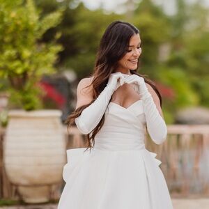 Luxury Bridal Ball Gown - Sweetheart Neckline , Couture Look , Detachable Bow